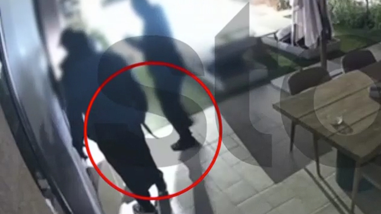 Κορωπί: Τρεις κουκουλοφόροι «χτύπησαν» μεζονέτα, όσο η οικογένεια απουσίαζε, πήραν χρυσαφικά 15.000 ευρώ, δείτε βίντεο