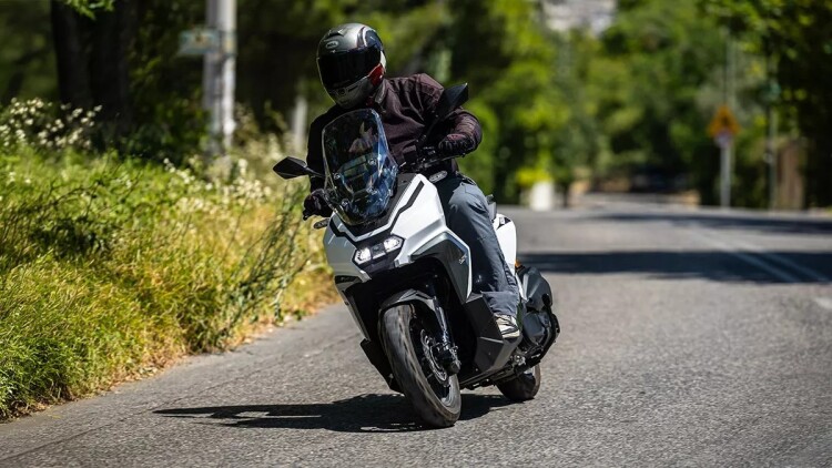 Δοκιμάζουμε το scooter της UM Motorcycles, Rockville 300 - Πόσο κοστίζει στην Ελλάδα;