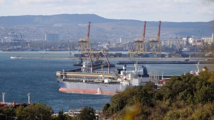Οι Ουκρανοί υποστηρίζουν ότι έπληξαν τρία πολεμικά πλοία στη ναυτική βάση του Νοβοροσίσκ