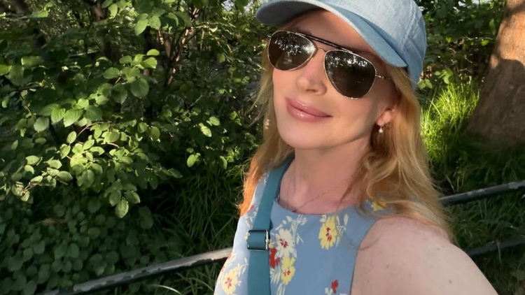 Lindsay Lohan: Επιστρέφει στα κόκκινα μαλλιά που μας θυμίζουν τις πιο iconic εμφανίσεις της
