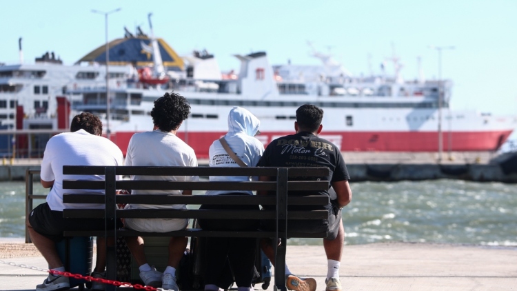 Τουλάχιστον μέχρι τις 16:00 το απαγορευτικό απόπλου από Ραφήνα και Λαύριο λόγω των ισχυρών ανέμων, κανονικά τα δρομολόγια από Πειραιά