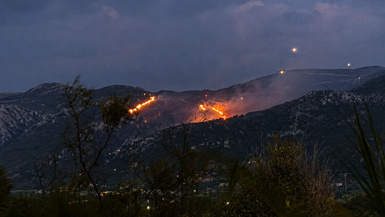 Φωτιά στην Κω: Σηκώθηκαν 3 αεροσκάφη και 2 ελικόπτερα, δείτε φωτογραφίες