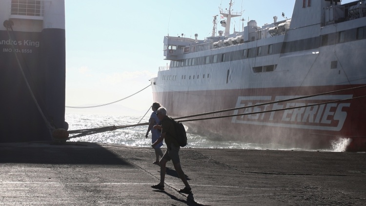 Απαγορευτικό μέχρι το μεσημέρι από Λαύριο και Ραφήνα λόγω των ανέμων, τροποποιήσεις δρομολογίων από τον Πειραιά

