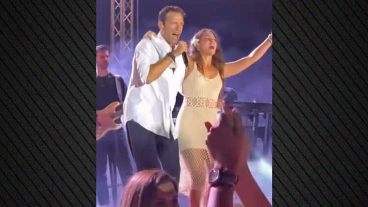 Η Evangelia χόρεψε τις «Καμπάνες» με τον Κωνσταντίνο Αργυρό και ευχήθηκε καλό Δεκαπενταύγουστο, δείτε βίντεο