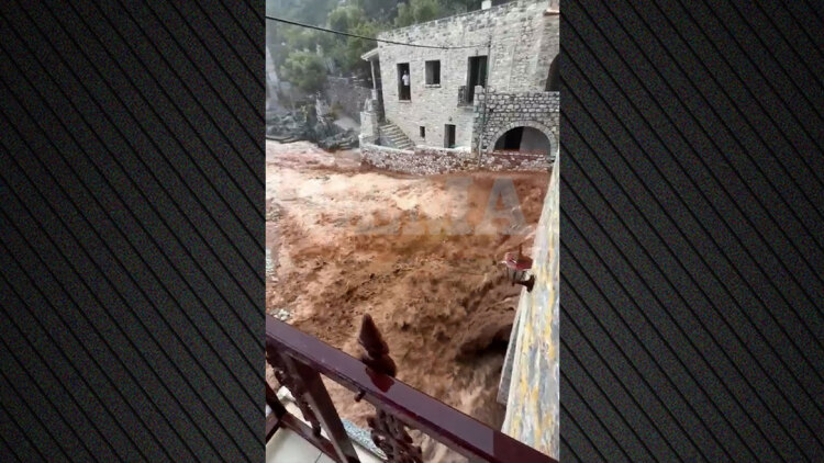 Καταρρακτώδης βροχή στην Αλύπα Μάνης: Δρόμοι έγιναν χείμαρροι, τα νερά μπήκαν μέσα σε σπίτια, δείτε βίντεο