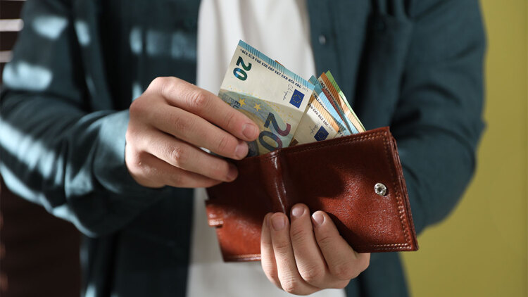 Χρήματα στα παιδιά: Πότε η οικονομική βοήθεια ή το χαρτζιλίκι απαιτεί δήλωση στην εφορία;