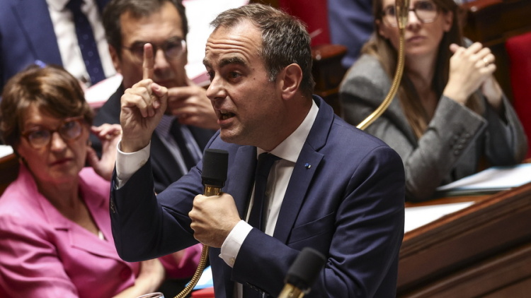 Γαλλία: Αποδοκιμασίες σε βάρος του πρωθυπουργού Λεκορνί από πυρόπληκτους, δείτε βίντεο