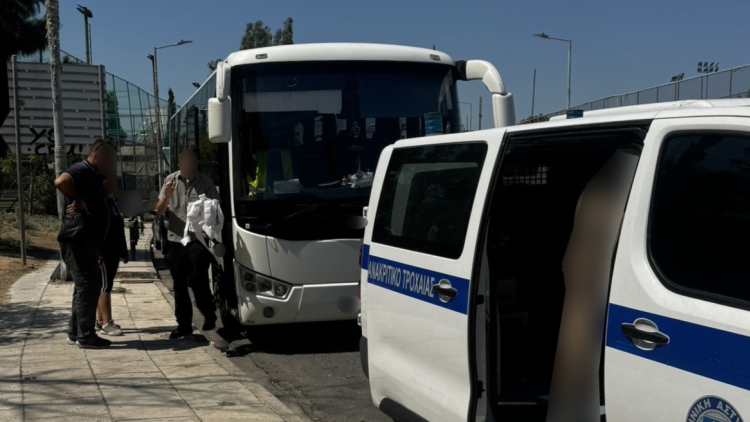 Ταυτοποιήθηκε 48χρονη οδηγός λεωφορείου που έκανε παράνομη αναστροφή στην Αθηνών-Σουνίου
