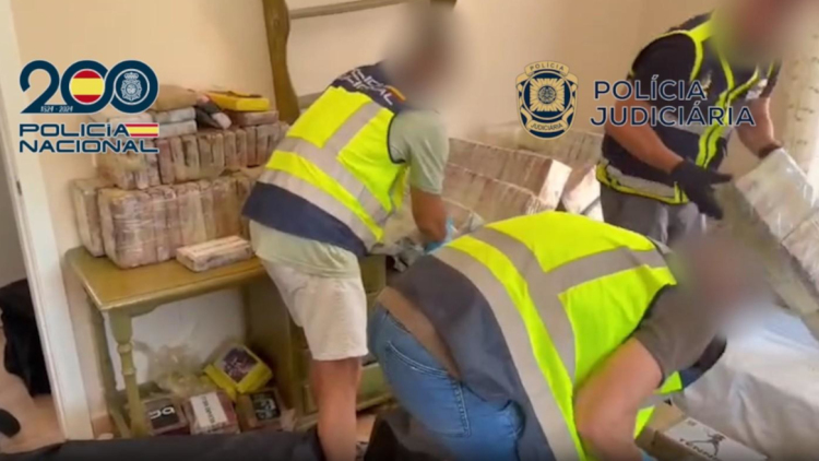 Μεγάλο χτύπημα στα κυκλώματα ναρκωτικών: Κατασχέθηκαν 3,3 τόνοι κοκαΐνης σε Ισπανία και Πορτογαλία
