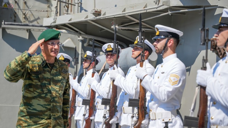 Στην Κύπρο ο Αρχηγός ΓΕΕΘΑ: Επισκέφθηκε τη Φρεγάτα «Νικηφόρος Φωκάς» και τα μαχητικά F-16 που σταθμεύουν στο νησί
