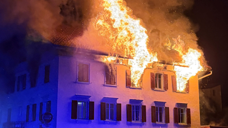Πέντε αγνοούμενοι και 19 τραυματίες σε δύο πυρκαγιές που εκδηλώθηκαν σε κτίρια κατοικιών στην Ελβετία