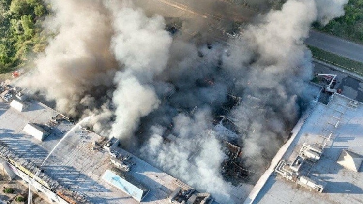 Στους 16 οι νεκροί και πάνω από 130 τραυματίες από το διπλό ρωσικό πλήγμα κατά εμπορικού κέντρου στην Κρίβι Ριχ