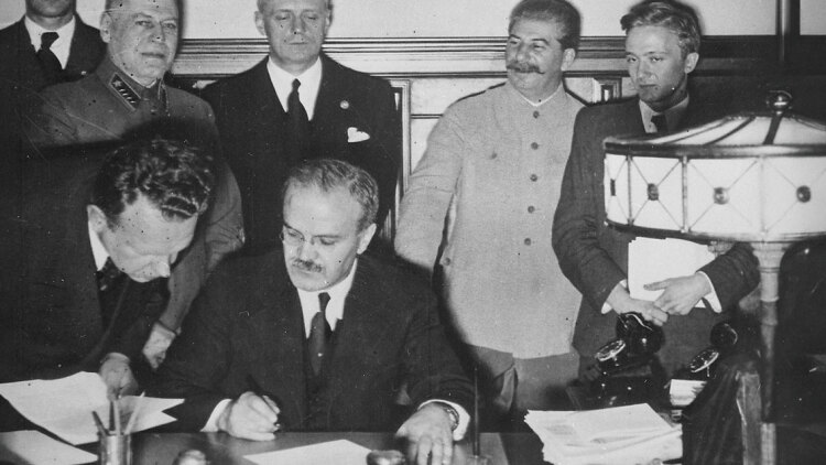 23 Αυγούστου 1939: Η μέρα που ο Χίτλερ και ο Στάλιν μοίρασαν την Ευρώπη