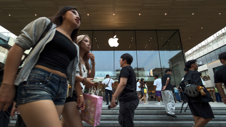 Γιατί η Apple χρωστάει την εκτόξευσή της στη CIA: Πώς η αμερικανική κατασκοπεία «επέστρεψε» τον Στιβ Τζομπς στο Κουπερτίνο