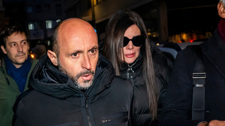 Στη φυλακή για τον ξυλοδαρμό της συζύγου του ο συνιδιοκτήτης του μοιραίου μπαρ στο Κραν Μοντανά, την έστειλε στο νοσοκομείο