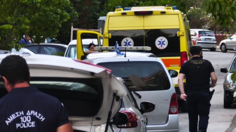 Δύο νεκροί από πυροβολισμούς σε είσοδο πολυκατοικίας στη Νέα Σμύρνη