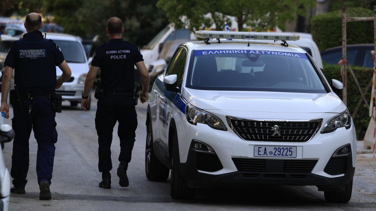Συνελήφθη 19χρονος για εμπρησμό αυτοκινήτου στους Αγίους Αναργύρους, αναζητείται συνεργός του
