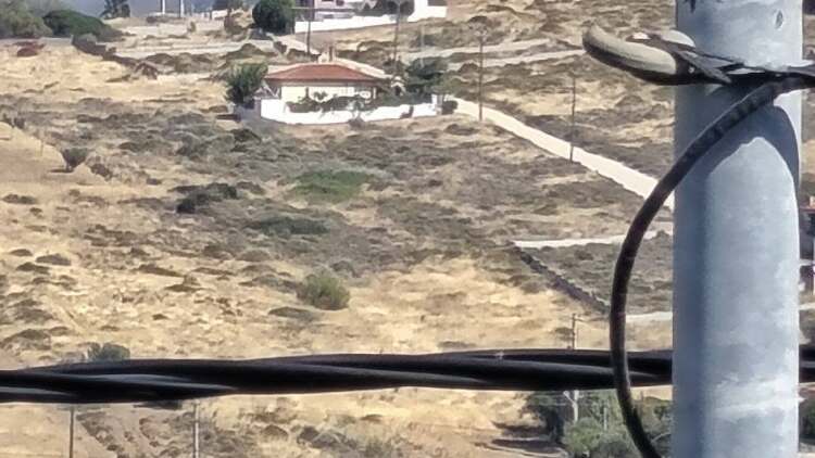Φωτιά τώρα στο Καλοπήγαδο Κερατέας, επιχειρούν τρία εναέρια