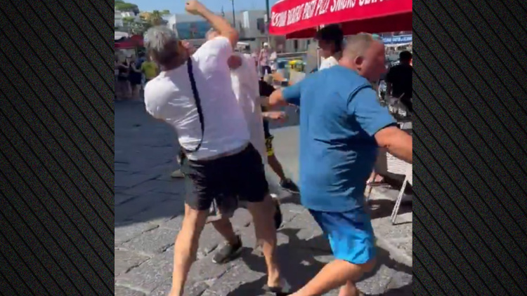 Συμπλοκή μεταξύ τουριστών στο Κάπρι: Έπαιξαν ξύλο με καρέκλες, γροθιές και κλωτσιές, δείτε βίντεο
