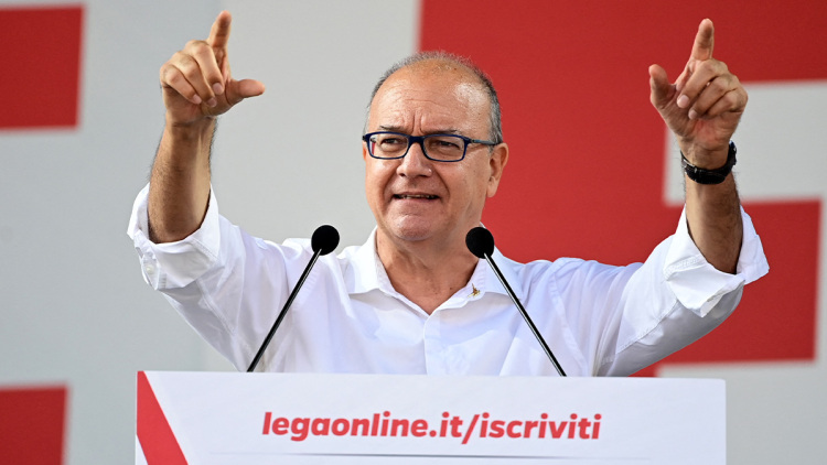 Πρόταση για υποχρεωτικά ιταλικά σε γονείς ξένων μαθητών που δυσκολεύονται στο σχολείο: Δεν μπορεί να χάνεται στο σπίτι αυτό που κερδίζεται στις τάξεις, λέει ο υπουργός Παιδείας