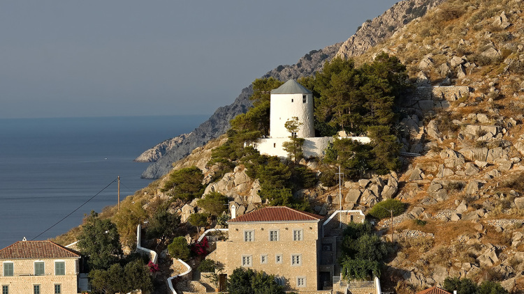 Τι απαντά ο δήμος Ύδρας στην Ελληνική Εταιρεία Περιβάλλοντος και Πολιτισμού για τους ιστορικούς ανεμόμυλους