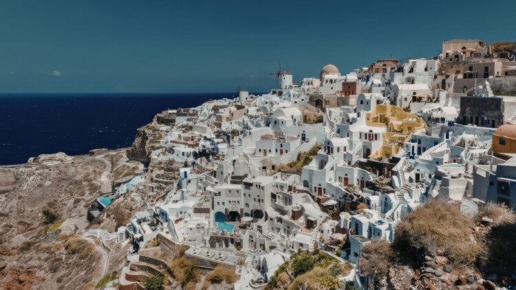 Spitogatos: Ανοδικά οι τιμές κατοικιών στα ελληνικά νησιά – Πρωταγωνιστούν Δωδεκάνησα και Κυκλάδες