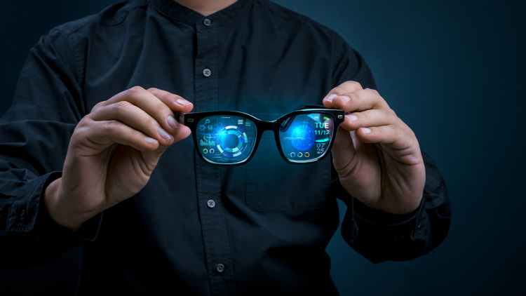 Smart glasses: Τι βλέπεις μέσα από τα γυαλιά AI
