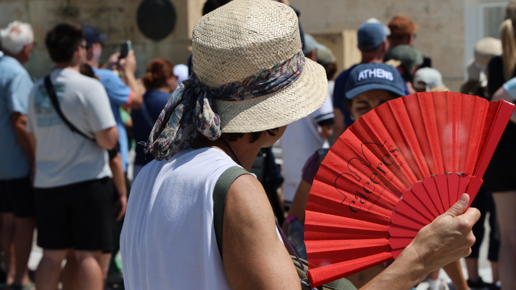 Ζέστη με θερμοκρασίες έως 39 βαθμούς σήμερα και ισχυρά μελτέμια στο Αιγαίο
