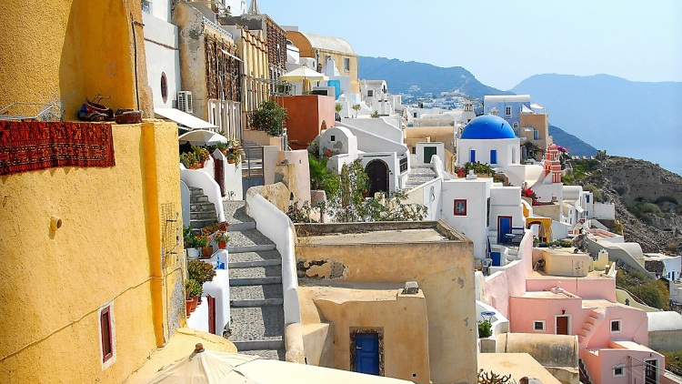 Γιατί η ζωή μας γίνεται, κυριολεκτικά, πιο γκρίζα: Από τις πόλεις μέχρι τις ταινίες και τα ρούχα μας