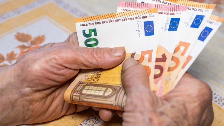 Στο τραπέζι αύξηση έως 446 ευρώ στους συνταξιούχους, τι εξετάζεται για τη ΔΕΘ