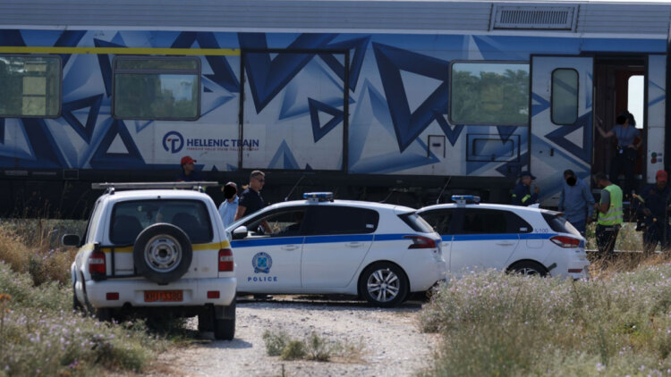 Τρένο παρέσυρε και σκότωσε πεζό στη Λάρισα
