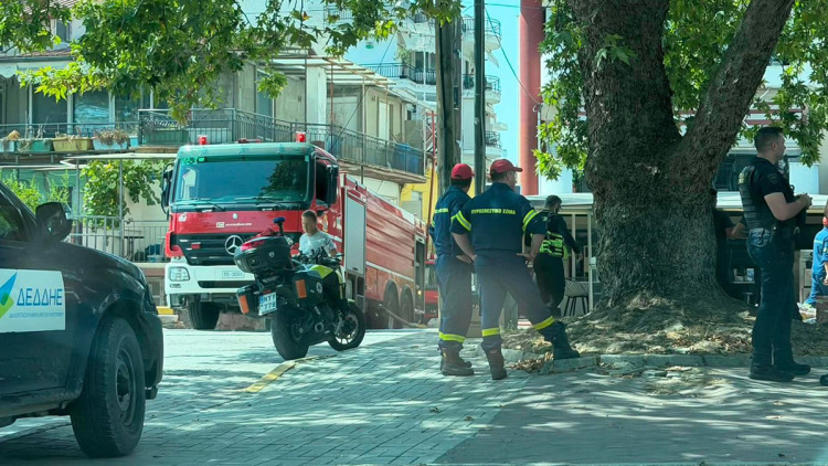 Χωρίς τις αισθήσεις του εντοπίστηκε ηλικιωμένος κατά την κατάσβεση πυρκαγιάς σε διαμέρισμα στον Εύοσμο