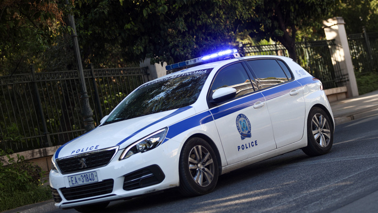 Συνελήφθη ψυχολόγος στον Πειραιά για διακίνηση ναρκωτικών, στη δικογραφία λαϊκή τραγουδίστρια ως πελάτισσα