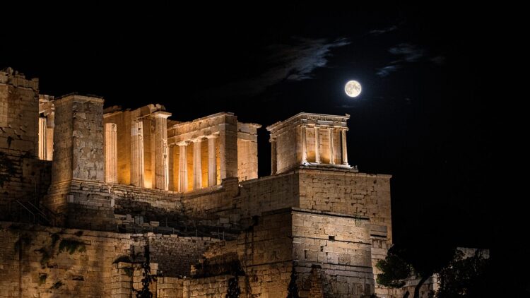Αυγουστιάτικη πανσέληνος στο Σούνιο και σε μνημεία όλης της χώρας