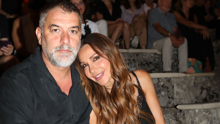 Δέσποινα Βανδή για Βασίλη Μπισμπίκη: Κοιμόμαστε κάθε βράδυ αγκαλιά, μεταξύ μας υπάρχει βαθιά αγάπη