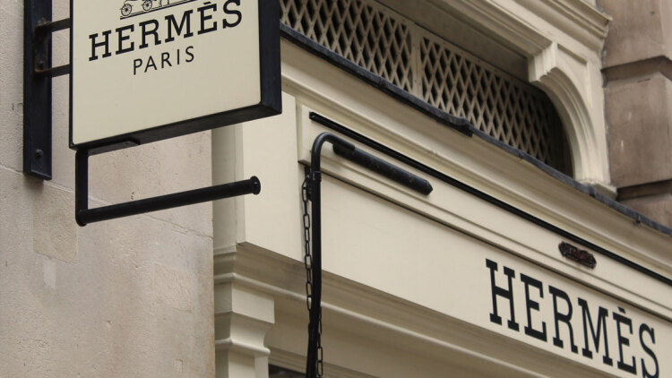 Hermès: Το νέο εντυπωσιακό κατάστημα στο Λονδίνο είναι σαν μουσείο τέχνης