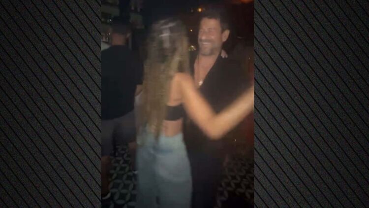 Η βραδινή έξοδος του Αλέξη Γεωργούλη με τη Μαρία Σολωμού και ο χορός τους σε μπαρ, δείτε βίντεο