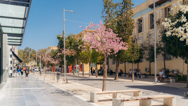 Βόλτα στη δραστήρια και πολυσυλλεκτική πόλη του Ηρακλείου