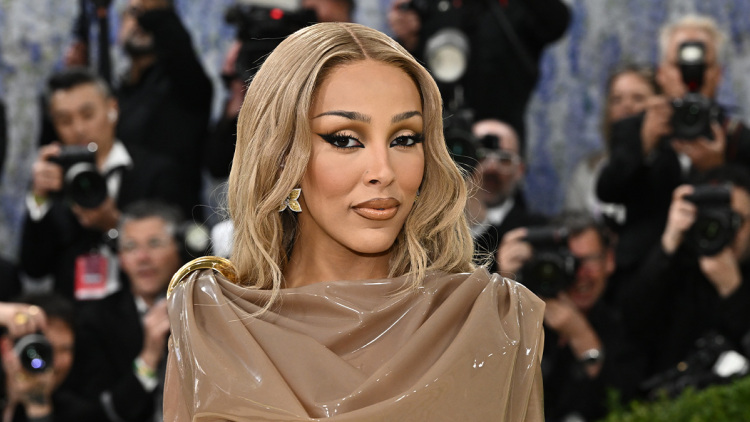 Η Doja Cat αποκάλυψε ότι «πάλεψε» με την κοκαΐνη και το αλκοόλ