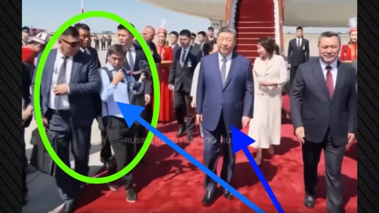 Οι άνδρες της ασφάλειας του Σι Τζινπίνγκ απομάκρυναν σηκωτό φωτογράφο που τον πλησίασε στο κόκκινο χαλί, δείτε βίντεο