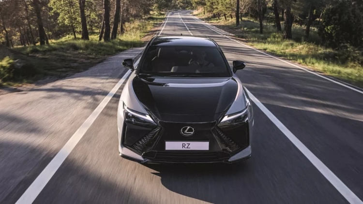 H Lexus αλλάζει την παραγωγή της