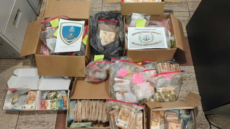 Δύο συλλήψεις για διακίνηση ναρκωτικών σε Πειραιά και Ρόδο, κατασχέθηκαν σχεδόν 1 εκατ. ευρώ, δείτε φωτογραφίες