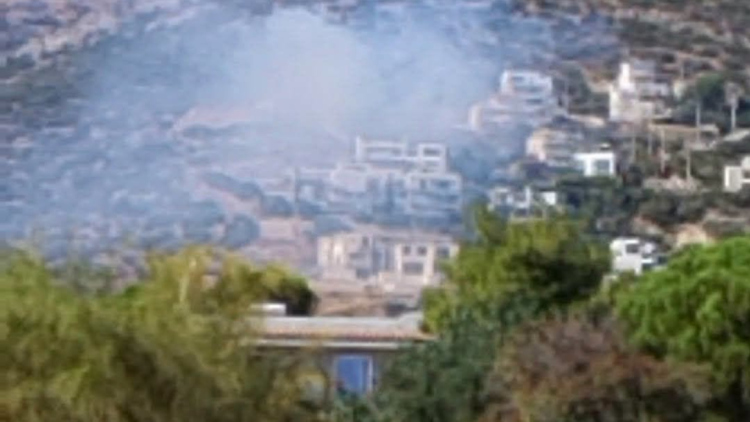 Φωτιά τώρα στην Ανάβυσσο Αττικής, επιχειρούν 4 εναέρια 
