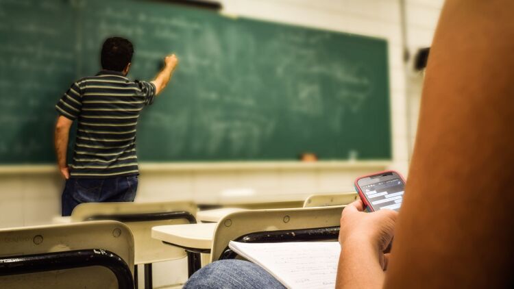 Η Νέα Υόρκη απαγορεύει τη χρήση AI από μαθητές στα δημόσια σχολεία
