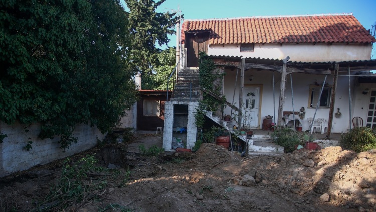 «Την έθαψε η μαμά μου, βοήθησε ο αδερφός μου» λέει η καταγγέλλουσα στο Μαραθώνα: Το σενάριο για οικογενειακές διαφορές και οι αναλήψεις της σύνταξης μέχρι τον Αύγουστο