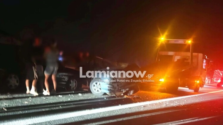 Καραμπόλα τεσσάρων οχημάτων στην Αθηνών-Λαμίας πριν το Κάστρο: Τέσσερις τραυματίες, ο ένας σοβαρά