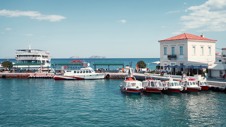 Έκλεψαν 40.000 ευρώ από σπίτι στις Σπέτσες και το έσκασαν με θαλάσσιο ταξί, τους συνέλαβαν στην Αργολίδα 