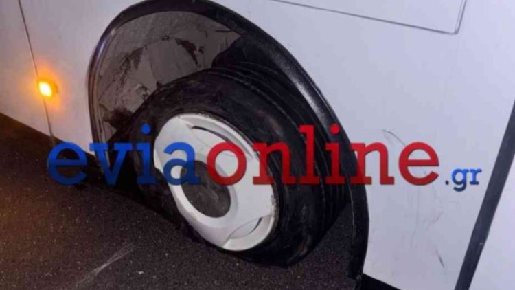 Στιγμές τρόμου στην Εθνική Αθηνών-Λαμίας: Έσκασαν δύο λάστιχα σε πούλμαν με 50 επιβάτες