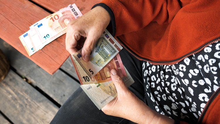 Χωρίς οικονομικά κριτήρια η ενίσχυση των 400 ευρώ σε 2.2 εκατ. συνταξιούχους
