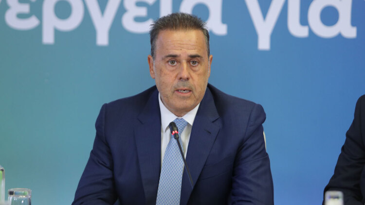 Παπασταύρου: «Στεκόμαστε δίπλα στην κοινωνία με βάση το δημοσιονομικό πλαίσιο» - Τι είπε για ακρίβεια, ενέργεια και Κάθετο Διάδρομο